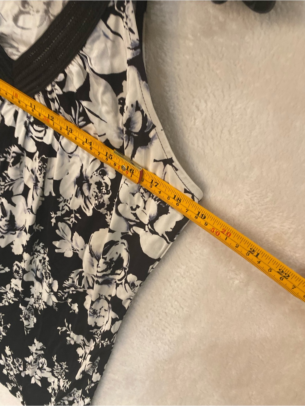 White & Black Floral V-Neck Tank Top - Picture 3 of 4